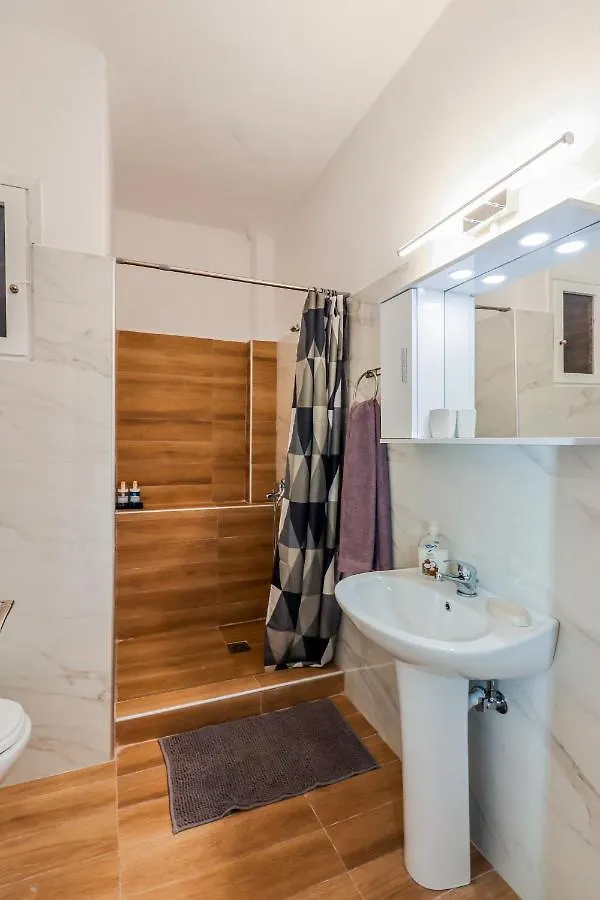 Grand Apartment Next To Center 3Bd 110Sqm Thessaloniki Greece