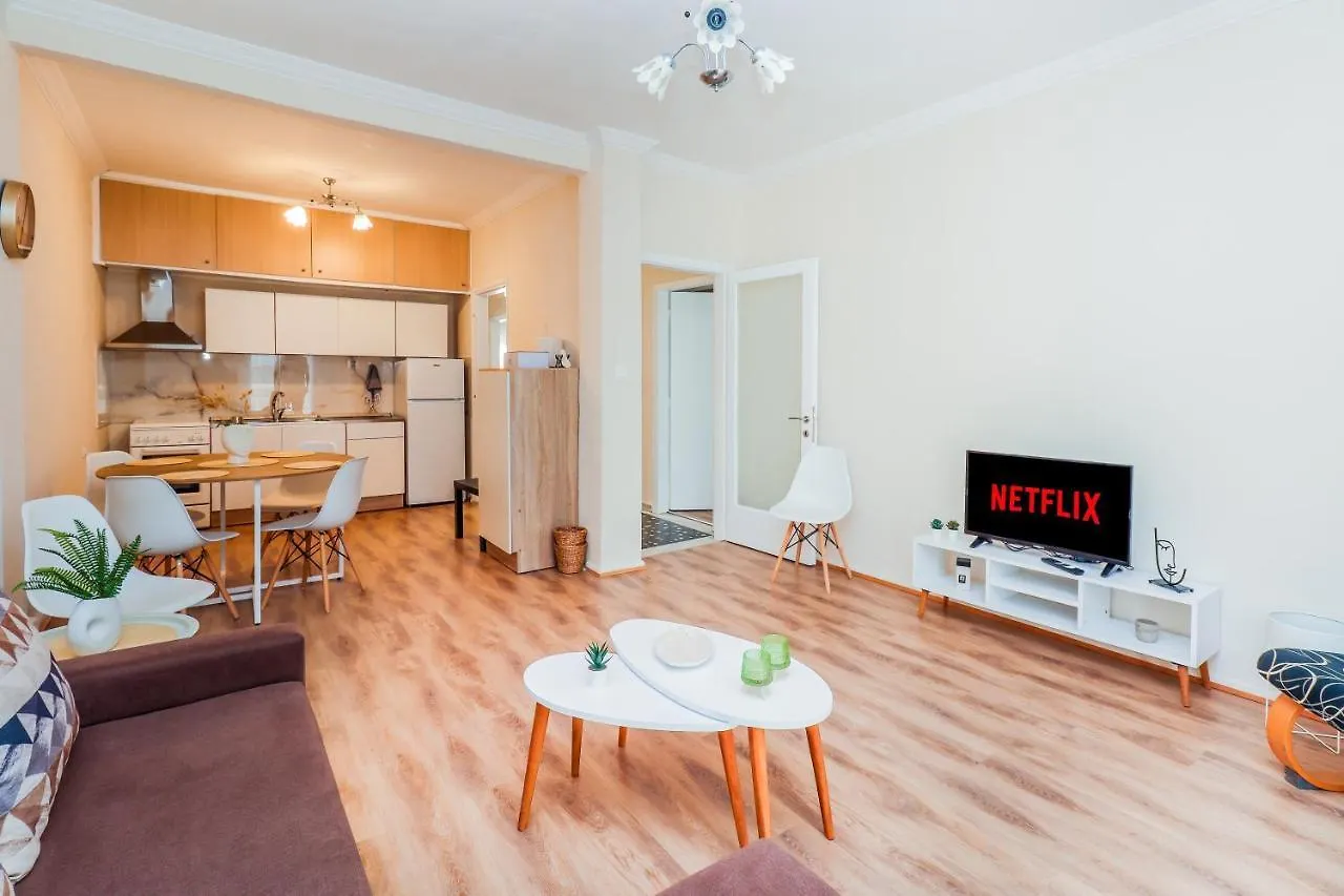 Grand Apartment Next To Center 3Bd 110Sqm Thessaloniki Greece